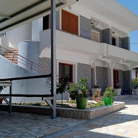 Villa Besnik, Rooms For Rent Avlonya Dış mekan fotoğraf