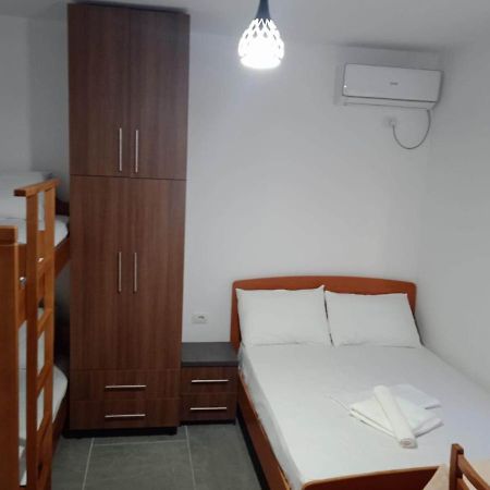 Villa Besnik, Rooms For Rent Avlonya Dış mekan fotoğraf