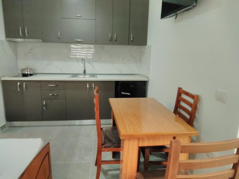 Villa Besnik, Rooms For Rent Avlonya Dış mekan fotoğraf