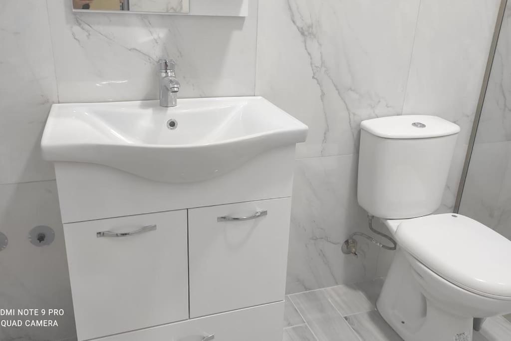 Villa Besnik, Rooms For Rent Avlonya Dış mekan fotoğraf