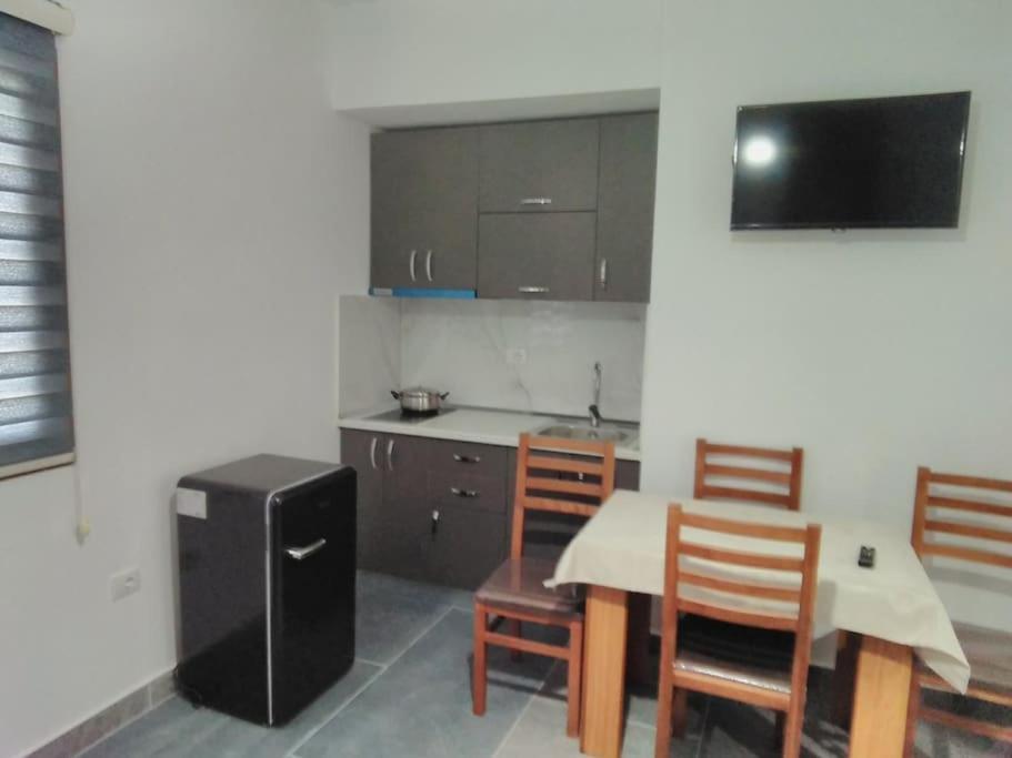 Villa Besnik, Rooms For Rent Avlonya Dış mekan fotoğraf