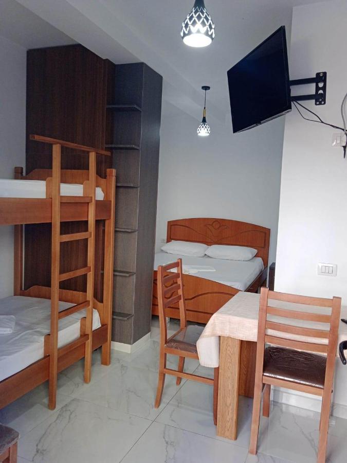 Villa Besnik, Rooms For Rent Avlonya Dış mekan fotoğraf