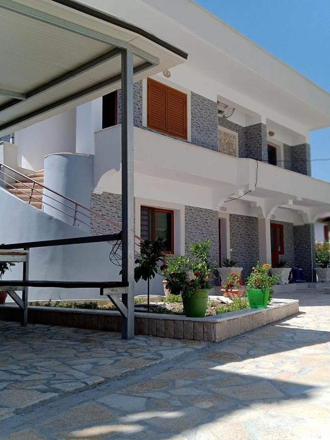 Villa Besnik, Rooms For Rent Avlonya Dış mekan fotoğraf