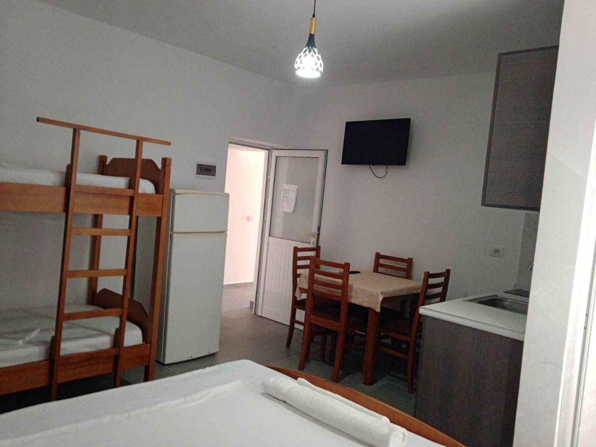 Villa Besnik, Rooms For Rent Avlonya Dış mekan fotoğraf