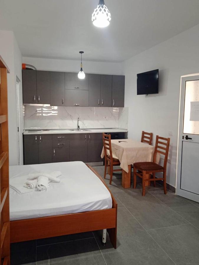 Villa Besnik, Rooms For Rent Avlonya Dış mekan fotoğraf